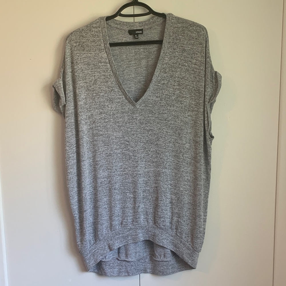 Aritzia Wilfred Free Light Gray Trentini Sweater V-neck Tank Shirt Size M